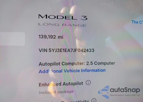 2018 Tesla Model 3 Long Range/Mid Range z USA, uszkodzony, nr VIN 5YJ3E1EA7JF042433